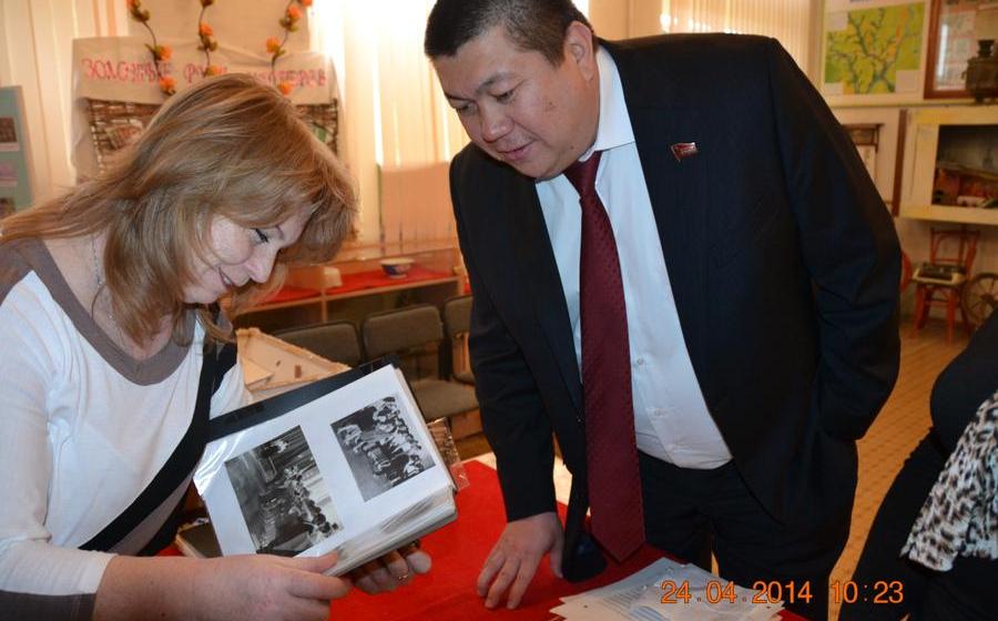 "Лучший пионер года". Депутат-коммунист Евгений  Шаманаев  поздравил победительницу конкурса в Волгоградской области 