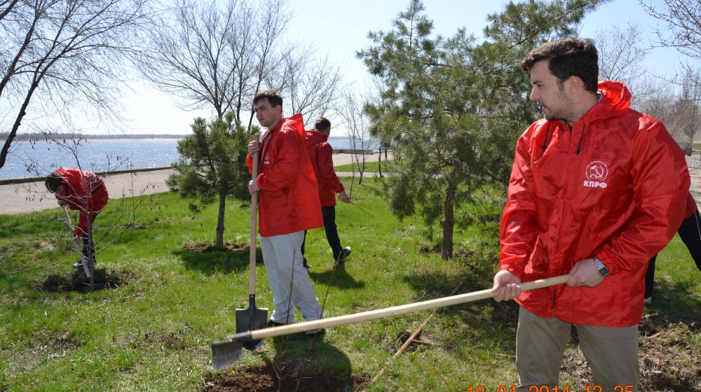 Город-герой Волгоград. Коммунисты Ворошиловского района участвовали в красном субботнике