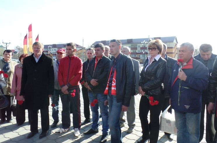 Коммунисты Южно-Сахалинска провели пикет в поддержку жителей Украины