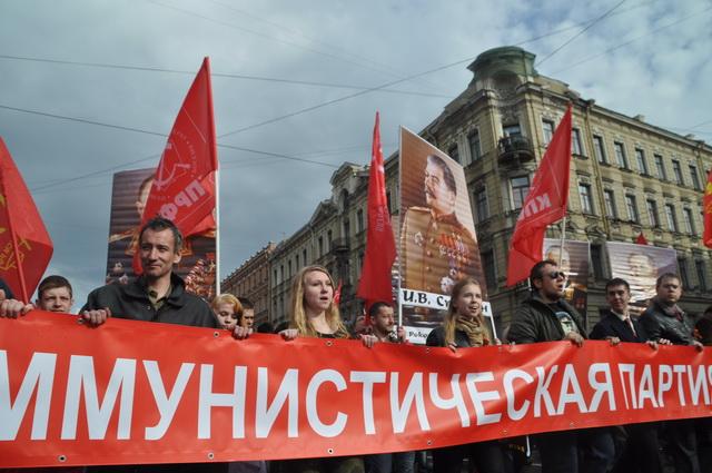 Санкт-Петербург. Шествие колонны коммунистов, ветеранов и комсомольцев по Невскому проспекту
