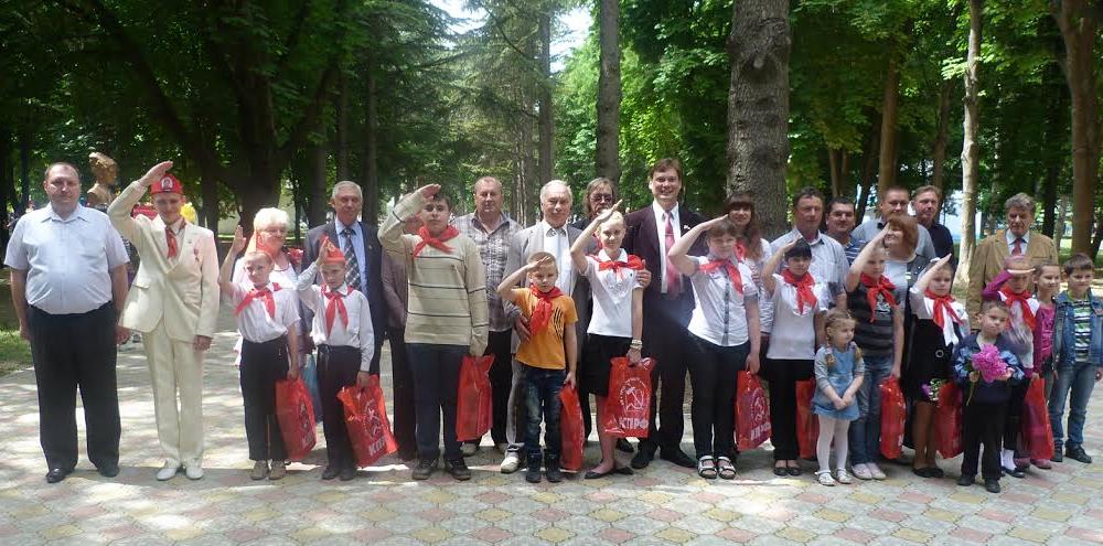 Республика Крым. Пионерская линейка в г.Симферополе