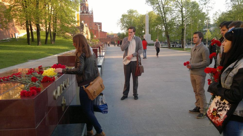 Московские комсомольцы провели траурное мероприятие, посвященное жертвам неонацизма в Одессе