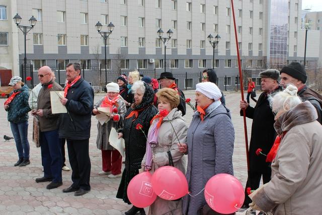 "Ветеранам - почет! Пионерам - салют!". Как отметили День пионерии в Магаданской области