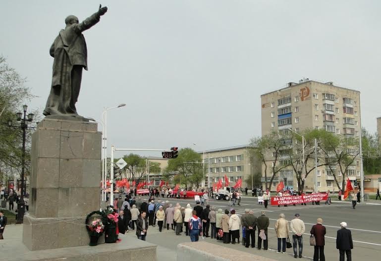 На первомайском митинге в Благовещенске коммунисты представили народного кандидата на пост мэра