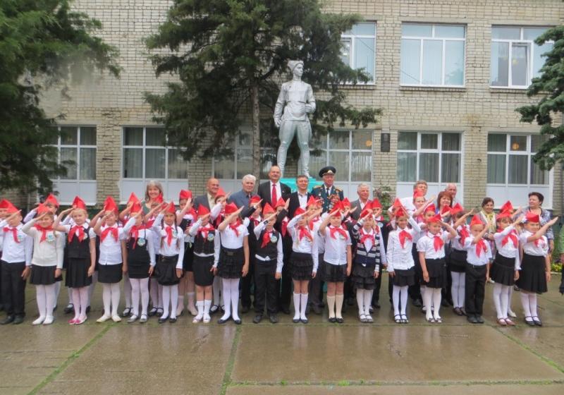 Краснодарский край. Пионерская линейка в Белореченске