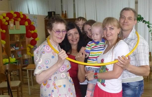 Город-герой Волгоград. Депутат-коммунист Елена Мелихова в День семьи организовала праздник в детской библиотеке
