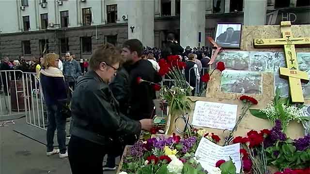 Госдума приняла обращение в связи с угрозой гуманитарной катастрофы на Украине. Среди его авторов – лидер КПРФ Г.А. Зюганов