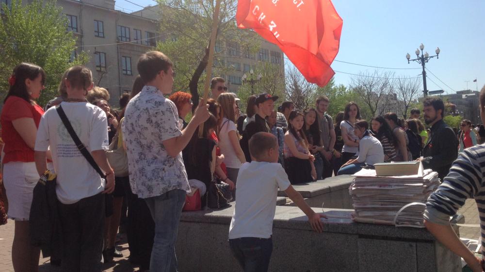 «Книга против деградации». Акция хабаровских коммунистов в День Победы