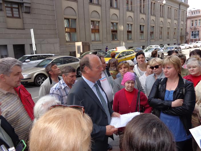 Московские коммунисты встретились с жителями общежитий