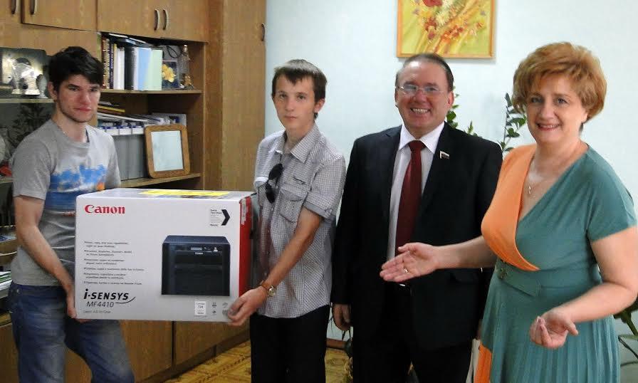 Курск. Н.Н. Иванов принял участие в «последнем звонке» в школе №27