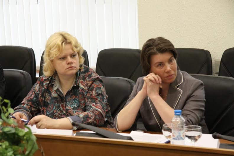Фракция КПРФ в Мосгордуме провела круглый стол по проблемам молодых семей