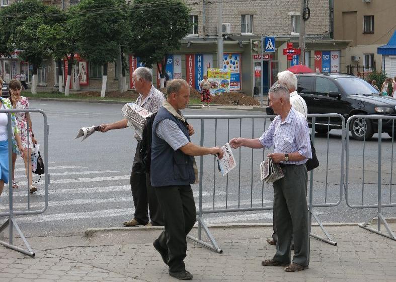 «Кремль! Хватит торговаться по газу! Помоги победить Донбассу!». В Чебоксарах прошла акция в поддержку жителей Юго-Востока Украины