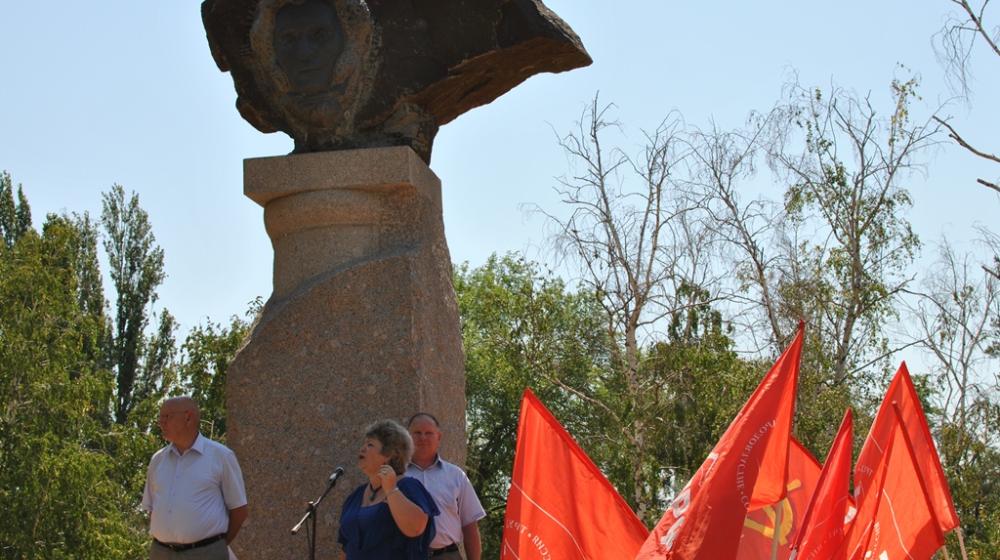 День русского языка сталинградские коммунисты отметили праздничным митингом