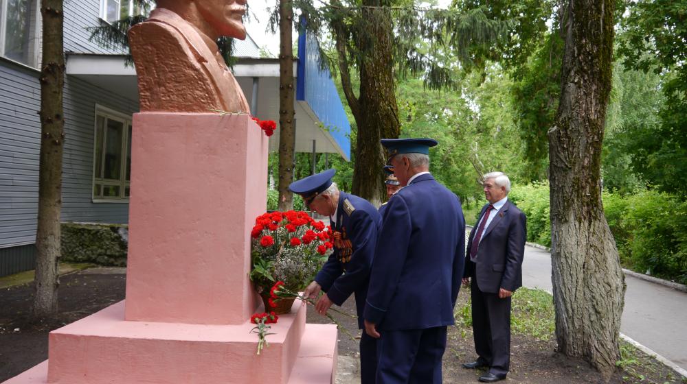 Липецкая область. Открытие памятника В.И. Ленину на военном аэродроме