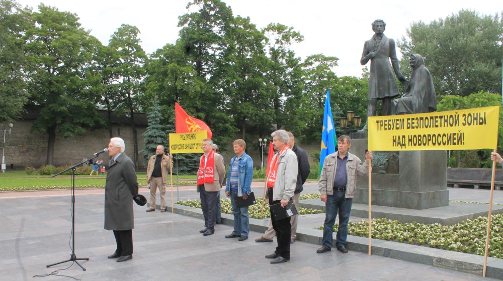«Неофашизм не пройдёт!». Митинг псковских коммунистов собрал сотни жителей города Воинской Славы Пскова