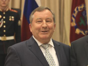 «Чуровские выборы» приближаются. Алтайский губернатор-единоросс А. Карлин поставил задачу обеспечить ему 80% голосов на выборах