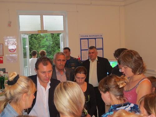Коммунисты Нальчика встретились с украинскими беженцами, прибывшими накануне в Кабардино-Балкарию