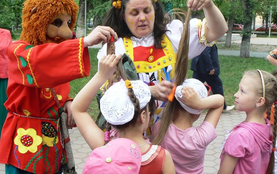 Курган. В День защиты детей коммунисты провели эстафету добрых дел