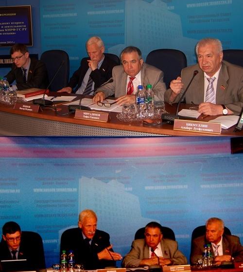 Казань. Депутаты-коммунисты на пресс-конференции отчитались о своей работе