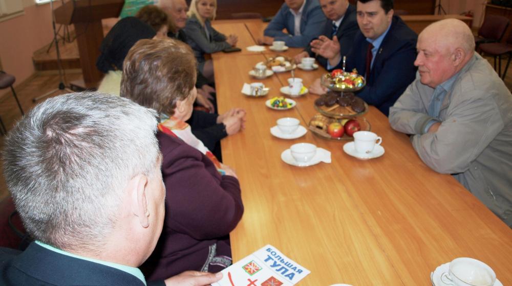 О.А. Лебедев провел прием избирателей в Ленинском районе Тульской области