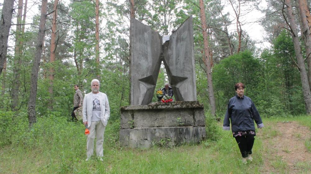 «Леон Поземский – вечно юный». 95 лет со дня расстрела первого руководителя псковского комсомола Л. Поземского отметили коммунисты, комсомольцы, ветераны комсомола