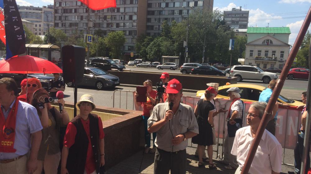 «Прекратите поддержку киевского режима убийц и карателей!». Коммунисты выразили решительный протест возле американского посольства в Москве против антироссийской политики США