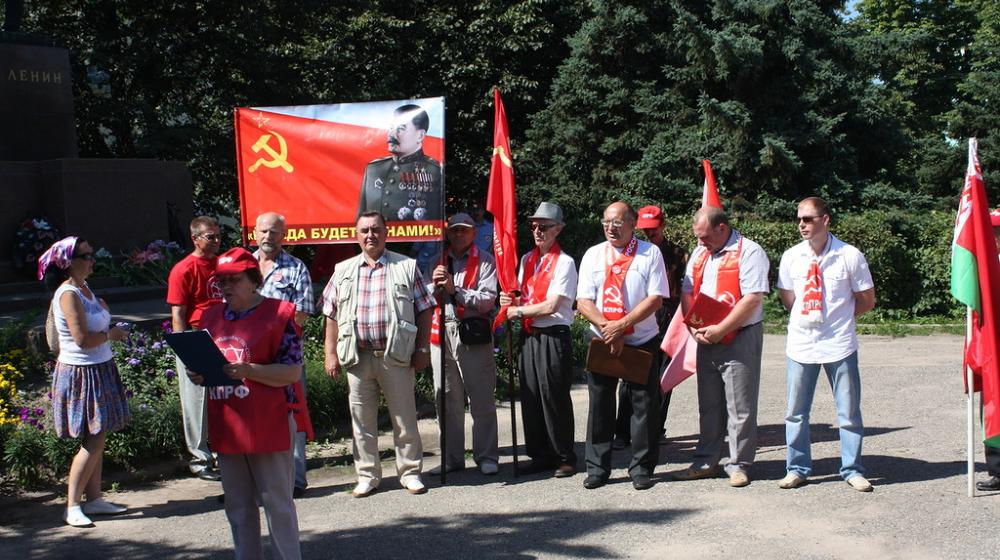 Руки прочь от озёр и рек! Псковские коммунисты провели экологический митинг