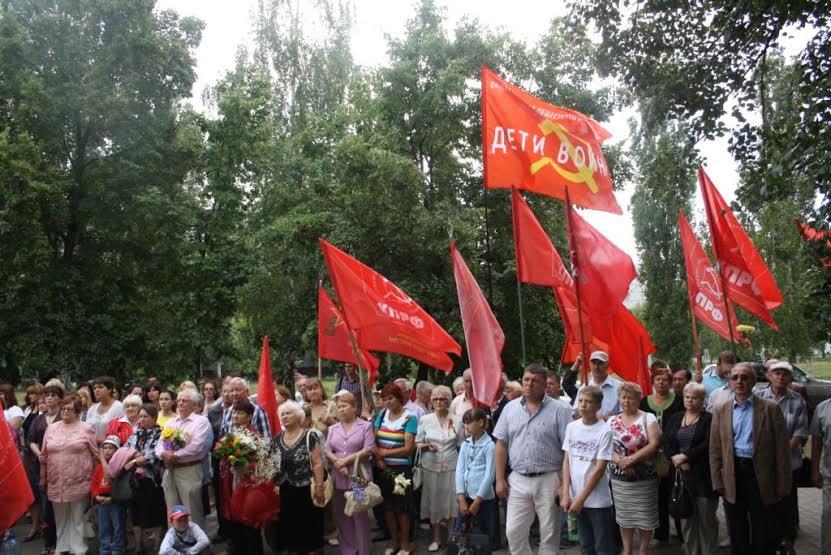 Белгородская область. С.В. Муравленко открыл в Старом Осколе  памятник «Детям войны»