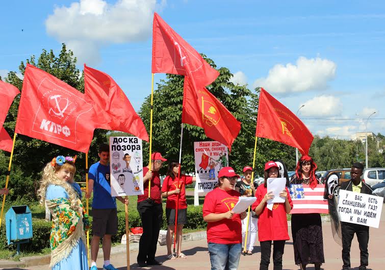 «За перемены к лучшему вместе с КПРФ!». Коммунисты и комсомольцы провели пикеты в городе Орле