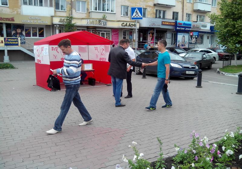 «Своих в беде не бросаем!». КПРФ и "Русский Лад" в Белгороде организовали пункты сбора гуманитарной помощи для Юго-Востока Украины