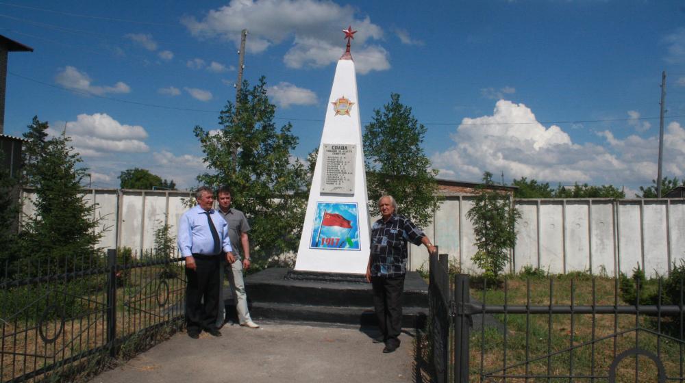 Новосибирская область. Коммунисты Купинского района отреставрировали памятник красноармейцам - участникам Гражданской войны