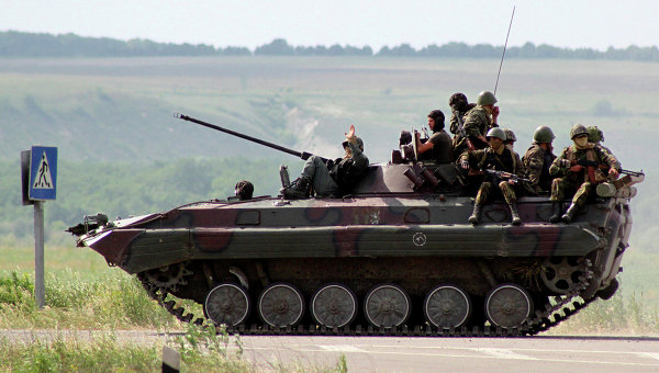 Колонна украинской Нацгвардии вошла в Шахтерск, идут уличные бои