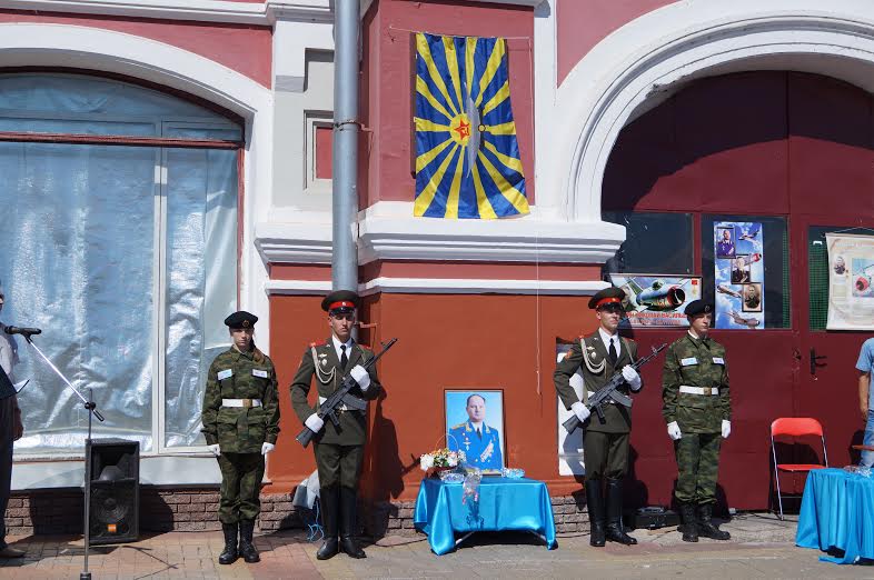 В Нижнем Новгороде открыта мемориальная доска в память о легендарном летчике-асе Корейской войны Николае Васильевиче Сутягине