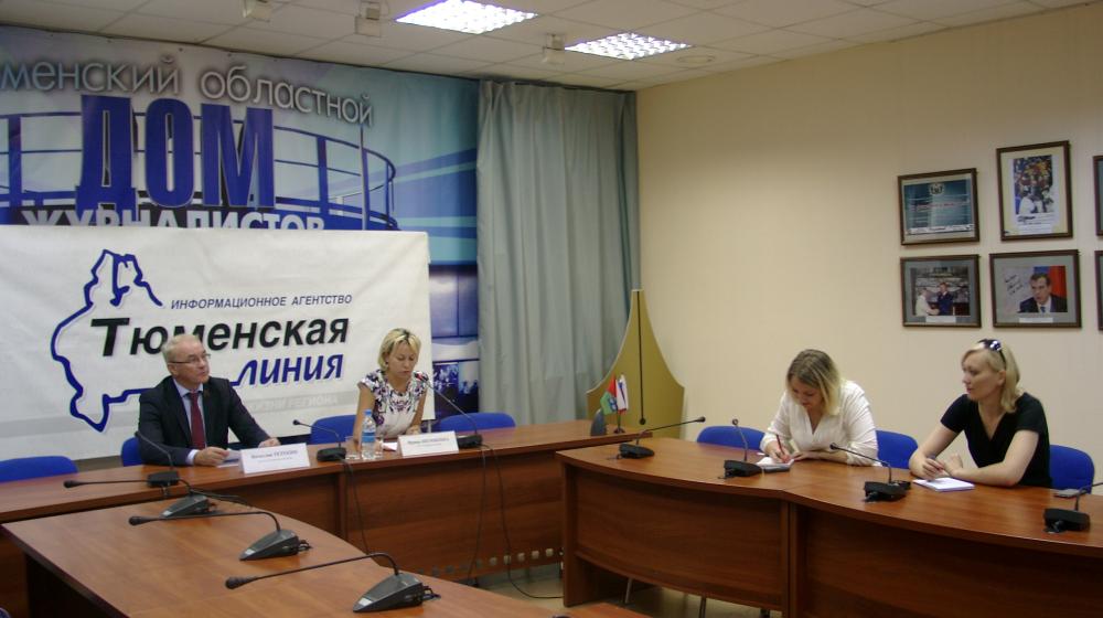 Дождь - не помеха встрече с избирателями. Завершение поездки депутата-коммуниста Вячеслава Тетекина по Тюменской области