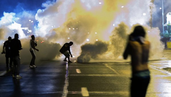 Полиция применила слезоточивый газ для разгона протестующих в США