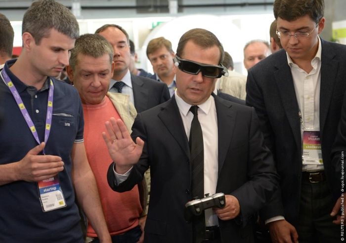 "Медведев выступает перед жителями глубинки...". Очередная подборка политических анекдотов от Ивана Никитчука
