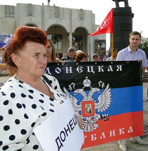 Россию и Украину – не разделить! В Курске прошел пикет в поддержку Новороссии и отечественных товаропроизводителей