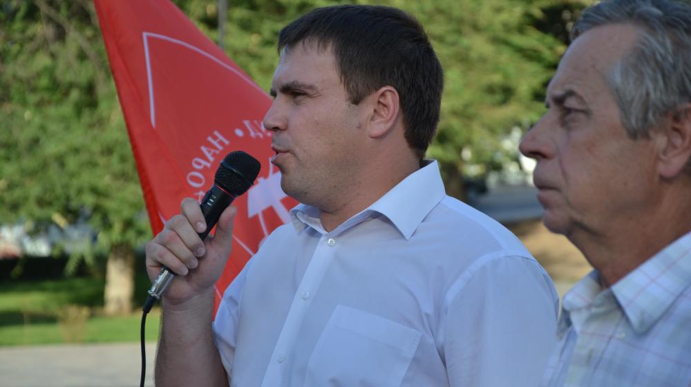 Коммунисты Астрахани провели митинг солидарности с трудящимися Донбасса