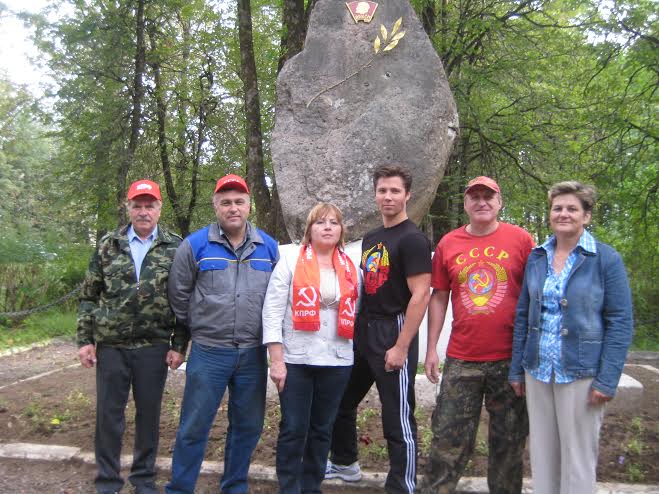 Власти преходящи, благодарная память – вечна!  Коммунистический субботник в городе Сланцы Ленинградской области