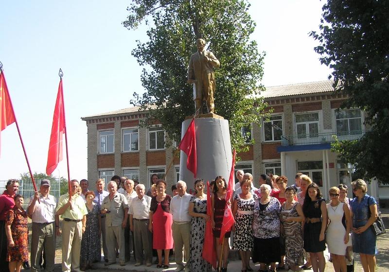 Республика Адыгея. Коммунисты открыли новый памятник В.И. Ленину