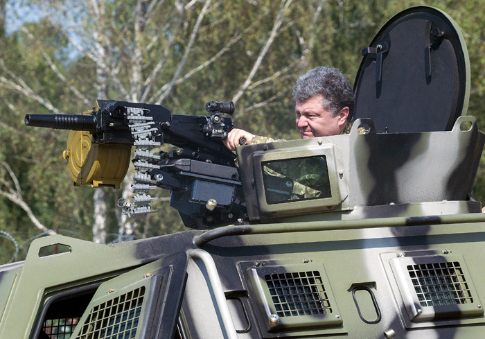 Порошенко метит в Пиночеты. Силовики украинского президента смогут расстреливать безоружных людей без предупреждения