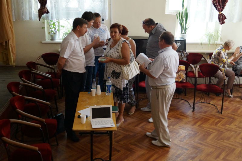 В Краснодаре начала свою работу «Народная приемная». Депутаты-коммунисты С.П.Обухов и С.К. Лузинов провели семинар для представителей ТСЖ по проблемам ЖКХ