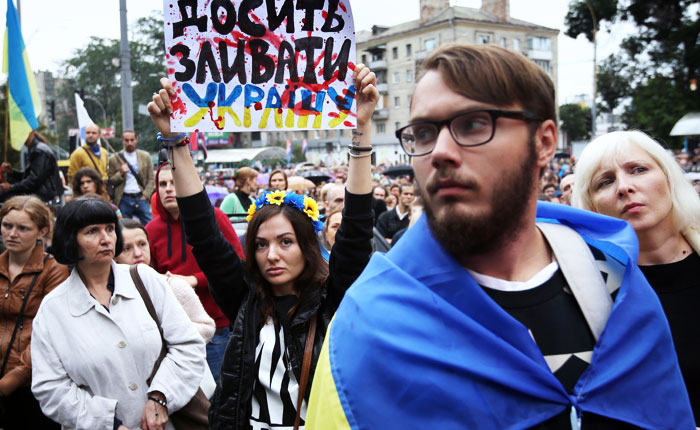 Хотят ли украинцы войны? Несмотря на мирные переговоры, милитаристская истерия Киева не стихает