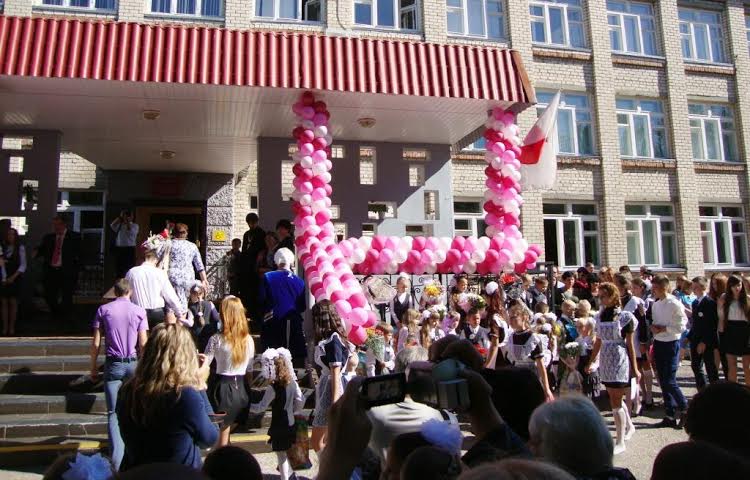 Саратовская область. Ольга Алимова поздравила школьников с Днем знаний
