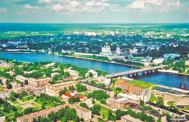 Почему вымирает Псков?   