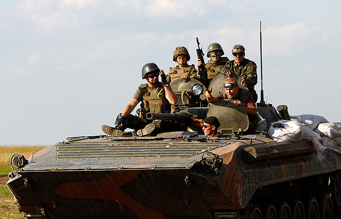 Украинские военные подтвердили сдачу аэропорта Луганска