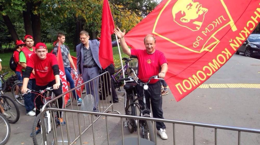 В Москве состоялся велопробег молодежи Донбасса за подписание "Декрета о Мире"