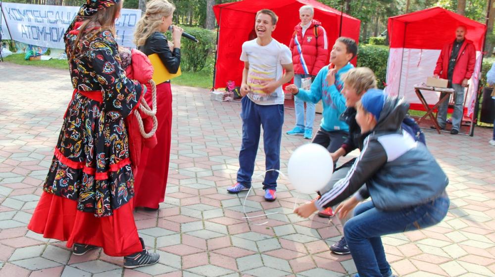 Челябинск. Коммунисты приняли участие в ежегодном общественно-политическом вернисаже