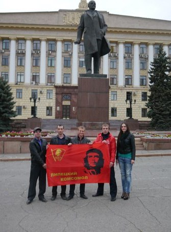 Липецк. Коммунисты возложили цветы к памятнику В.И. Ленину в знак солидарности с харьковскими товарищами