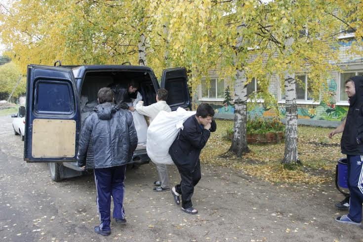 Ярославские коммунисты доставили помощь беженцам из Донецкой и Луганской областей
